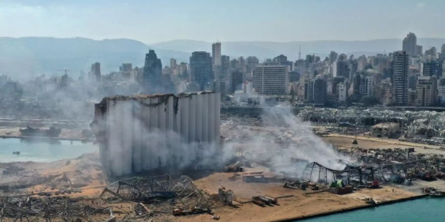 Die Überreste der bei der Explosion beschädigten Silos