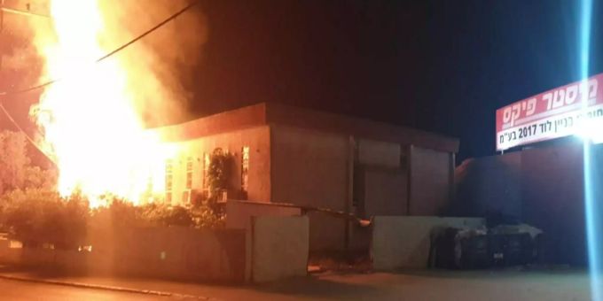 «Bürgerkrieg» - Synagoge bei Unruhen in Stadt bei Tel Aviv angezündet