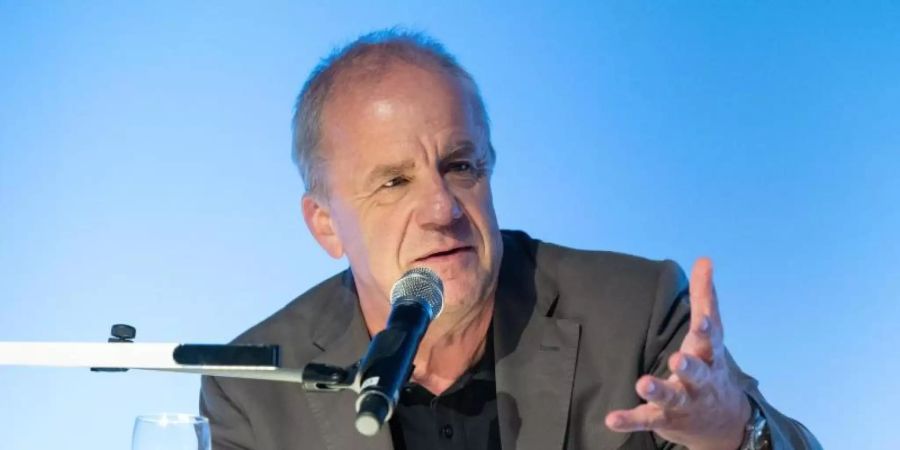 Der Moderator und Autor Hubertus Meyer-Burckhardt wird 65 Jahre alt. Foto: Christophe Gateau/dpa