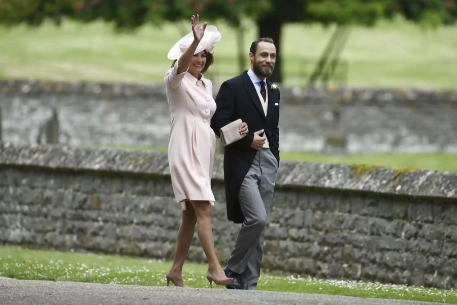 Carole Middleton mit ihrem Sohn James bei der Hochzeit von Pippa Middleton.