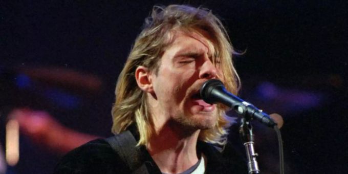 Kurt Cobain und seine Band Nirvana landeten einst mit «Nevermind» auf dem ersten Platz der US-Charts. In Erinnerung geblieben ist das Album nicht zuletzt wegen seines Covers. Foto: Robert Sorbo/AP/dpa nirvana