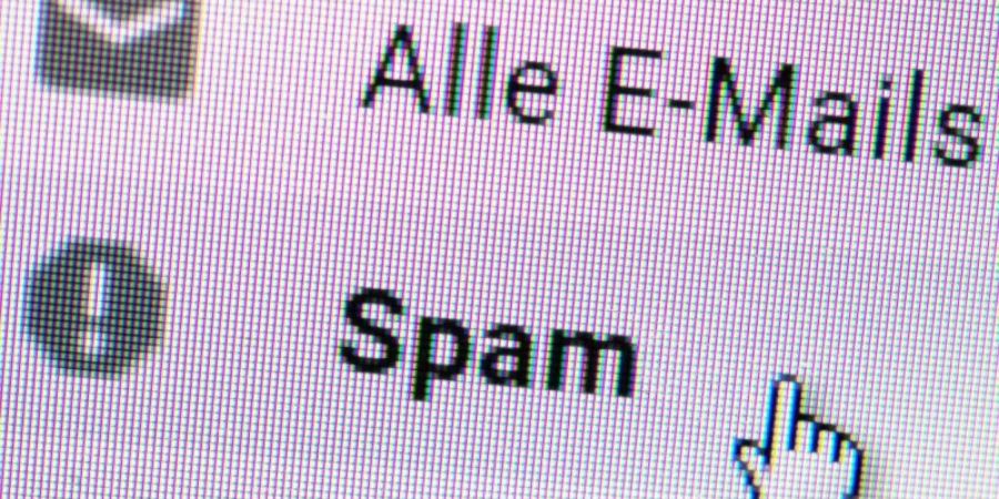 Erhalten Sparkassenkunden derzeit eine Mail, die über eine neues Sicherheitsverfahren namens S-Cert informiert, sollten sie diese besser in den Spamordner Verschieben. Foto: Andrea Warnecke/dpa-tmn
