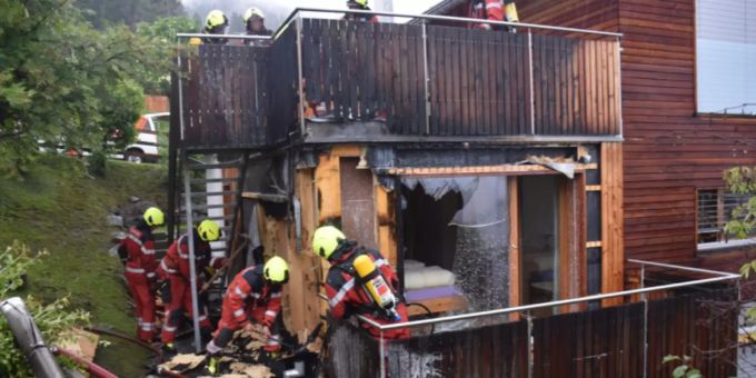Der Brand in Breil-Brigels GR dürfte von einem Blitzeinschlag verursacht worden sein. breil-brigels