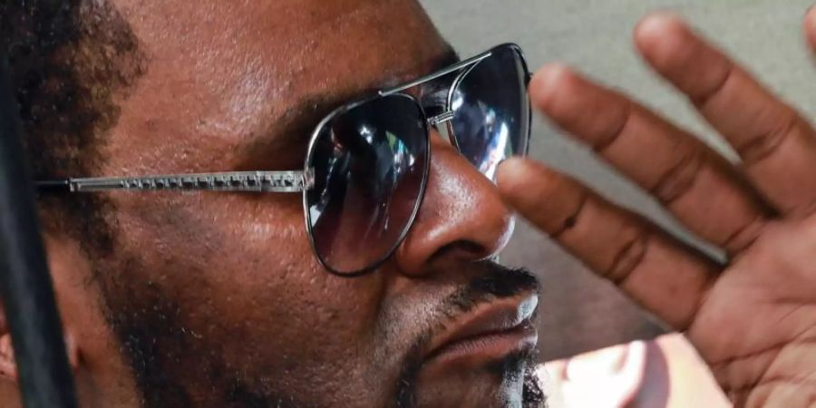 R. Kelly droht bei einer Verurteilung möglicherweise lebenslange Haft. Foto: Amr Alfiky/AP/dpa