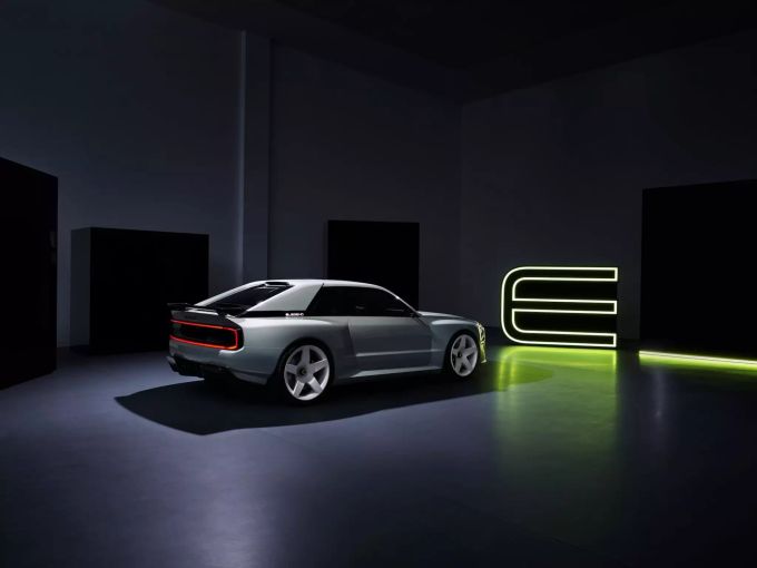 Auch von hinten ist der Elegend EL1 klar als Zitat an den legendären Audi-Rallyerenner zu erkennen 2022 Elegend EL1