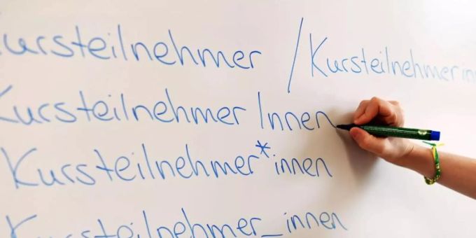 Das sächsische Kultusministerium will keine Gender-Sonderzeichen an Schulen. Foto: Uli Deck/dpa Das sächsische Kultusministerium will keine Gender-Sonderzeichen an Schulen. Foto: Uli Deck/dpa