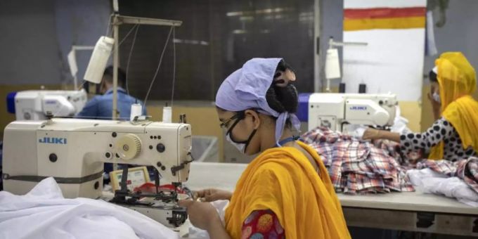 Internationale Modeketten und Gewerkschaften haben sich auf ein neues Abkommen zur Sicherheit in Textilfabriken in Bangladesch geeinigt. Foto: K M Asad/dpa Internationale Modeketten und Gewerkschaften haben sich auf ein neues Abkommen zur Sicherheit in Textilfabriken in Bangladesch geeinigt. Foto: K M Asad/dpa