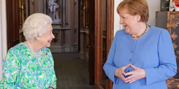 Chequers/Windsor - Queen Elizabeth II. empfängt Merkel in Windsor