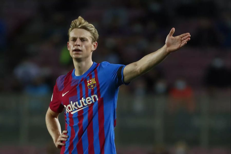 Mittelfeldspieler Frenkie de Jong gestikuliert im Spiel gegen Granada.