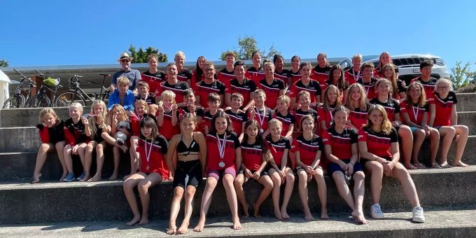 Aktuelles Teamfoto der Mitglieder des Schwimmclub Aarefisch