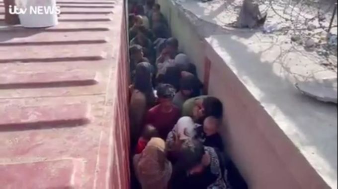 Um dem Regime der Taliban zu entkommen, warten zahlreiche Menschen in Abwasserkanälen auf Rettung. Taliban