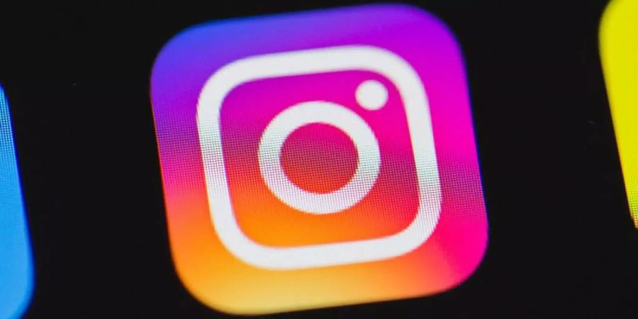 Viele Promis nutzen auf Instagram sogenannte Tap Tags, über die man direkt auf einen Firmen-Account weitergeleitet wird. Foto: Rolf Vennenbernd/dpa