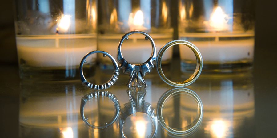 drei ringe aus platin in auslage