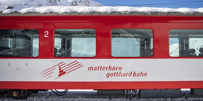 Wegen starker Winde hat die Matterhorn Gotthard Bahn ihren Betrieb zwischen Andermatt UR und Disentis GR am Samstag eingestellt. (Archivbild) Wegen starker Winde hat die Matterhorn Gotthard Bahn ihren Betrieb zwischen Andermatt UR und Disentis GR am Samstag eingestellt. (Archivbild)