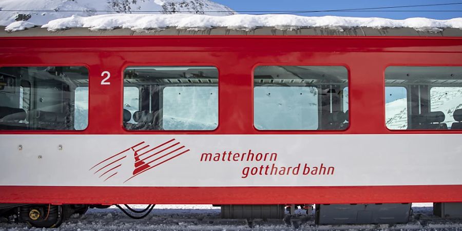 Wegen starker Winde hat die Matterhorn Gotthard Bahn ihren Betrieb zwischen Andermatt UR und Disentis GR am Samstag eingestellt. (Archivbild)