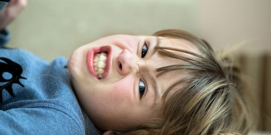 Kleine Kinder haben oftmals Probleme sich richtig auszudrücken und das kann dann zu Aggressionen führen.