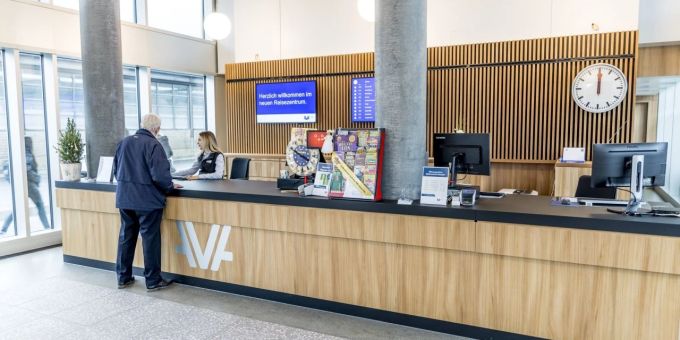 Im Erdgeschoss beim Gleis 11 befindet sich das neue Reisezentrum von Aargau Verkehr. Reisezentrum