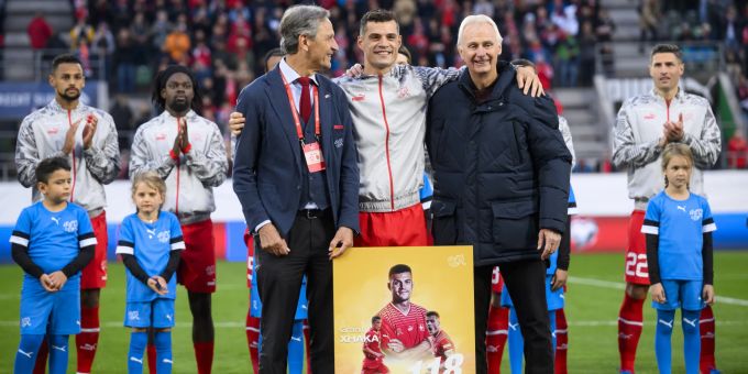 118. Länderspiel - Ex-FCB-Juniorentrainer ehrt Xhaka bei Jubiläum
