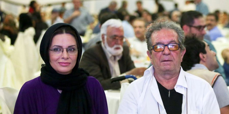 Der iranische Filmregisseur Dariusch Mehrdschui und seine Frau Wahideh Mohammadifar 2015 in Teheran.