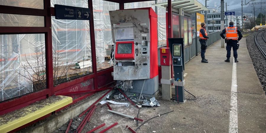 Chur: Billettautomat gesprengt.