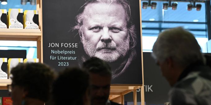 Literaturnobelpreisträger Jon Fosse sagt Interviews zur Übergabe des Literaturnobelpreises ab. Fosse sagt PK ab