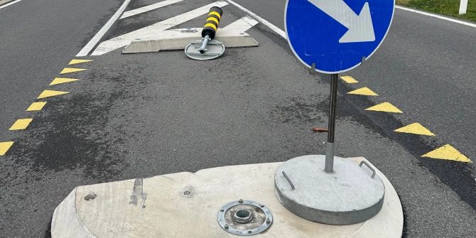 Sachbeschädigungen an Verkehrseinrichtungen.