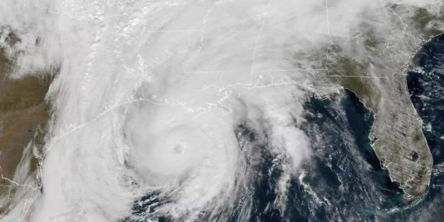 Das Satellitenbild zeigt den Hurrikan «Zeta» über dem Golf von Mexiko. Foto: Uncredited/NOAA/AP/dpa