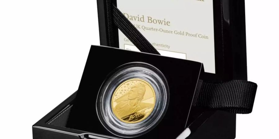 Eine Goldmünze der Royal Mint Collection ist David Bowie gewidmet. Foto: -/The Royal Mint/PA Media/dpa