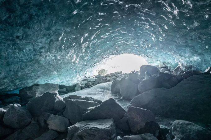 Naturphänomen: die Gletschergrotte oberhalb von Pontresina. Pontresina Gletscher