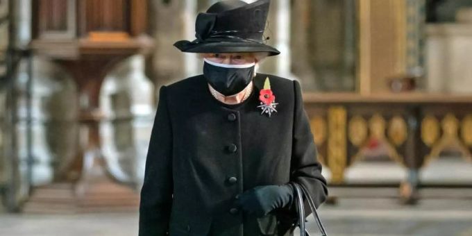 London - Royals und Masken: Auch die Queen trägt Mund-Nase-Schutz
