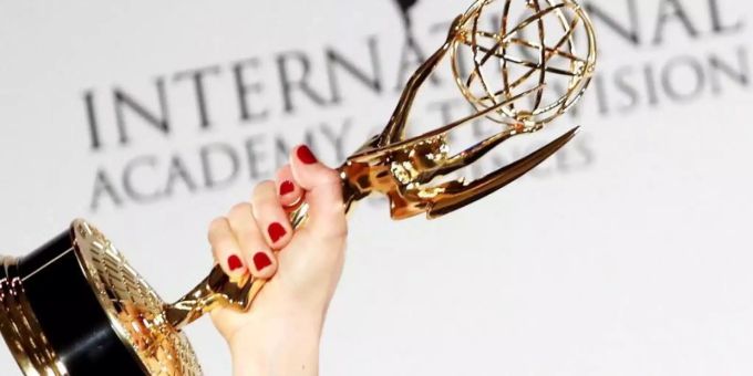 Die Trophäe der International Emmy Awards. Emmy Trophäe
