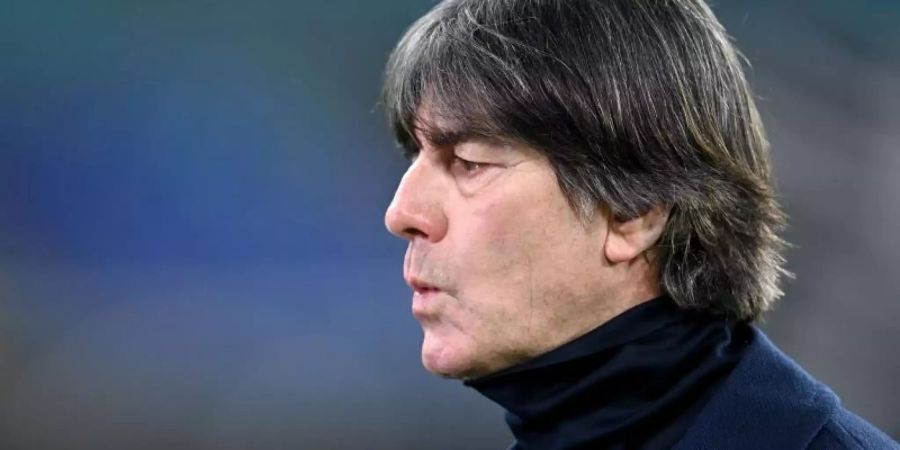 Bundestrainer Joachim Löw steht nach 0:6-Pleite gegen Spanien in der Kritik. Foto: Robert Michael/dpa-Zentralbild/dpa