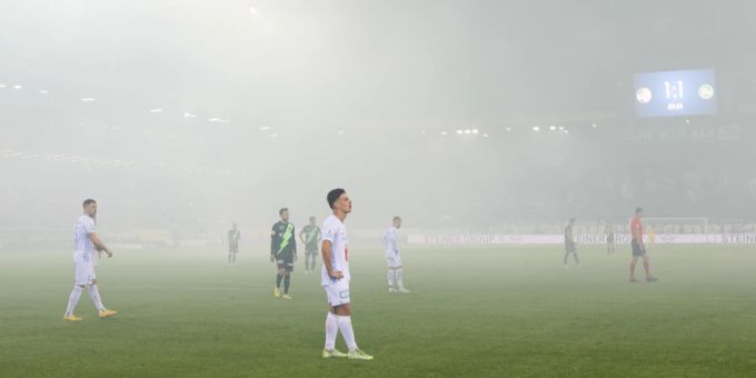 Während des Spiels des FC Luzern gegen den FC St. Gallen vernebelte Pyrotechnik die Sicht. FC Luzern St. Gallen