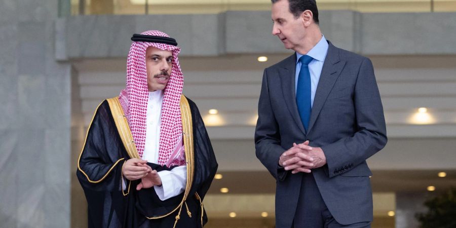 Syrien Machthaber Baschar al-Assad empfängt Faisal bin Farhan, Aussenminister von Saudi-Arabien.