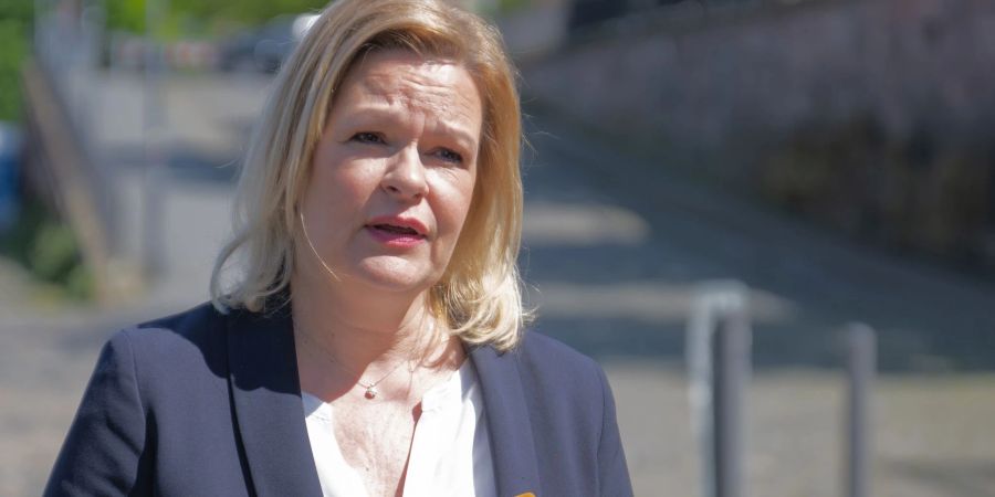 Kündigte bereits wegen der vielen illegalen Einreisen eine stärkere Schleierfahndung an den Grenzen zu Polen und Tschechien an: Nancy Faeser.