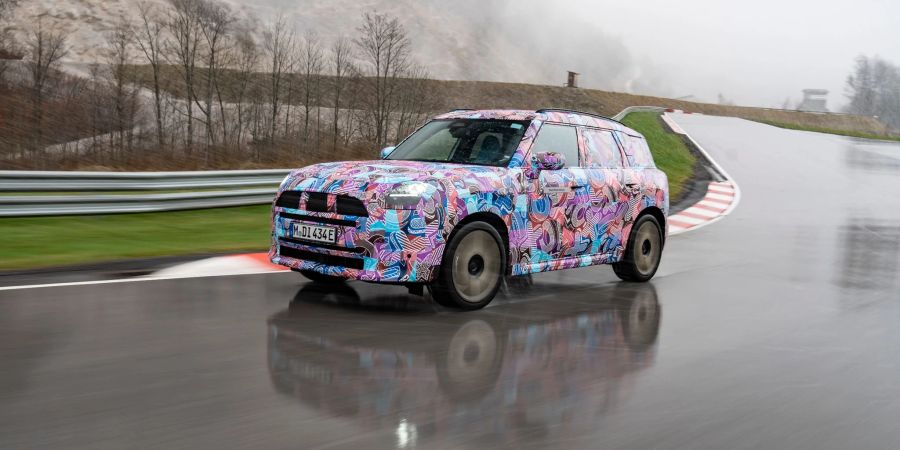 Noch im Tarnkleid unterwegs: BMW-Tochter Mini bereitet aktuell den Generationswechsel für den Countryman vor.