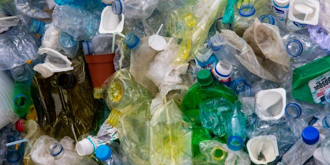 In Kunststoff sind viele schädliche Chemikalien enthalten. kunststoff