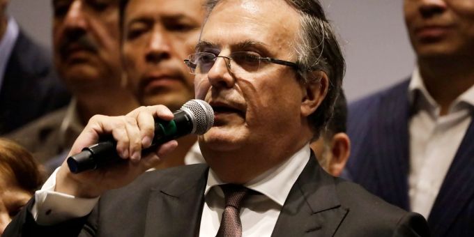 Mexikos Aussenminister Marcelo Ebrard will im internen Wettbewerb der Regierungspartei als Präsidentschaftskandidat nominiert werden. Mexikos Aussenminister Marcelo Ebrard will im internen Wettbewerb der Regierungspartei als Präsidentschaftskandidat nominiert werden.