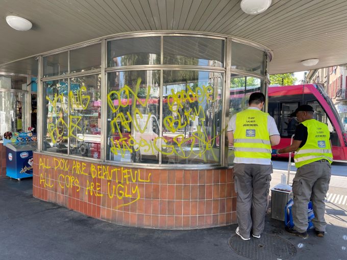 Das Tramhaus auf dem Berner Breitenrainplatz wurde nach dem Titel und nach dem Cupfinal versprayt. YB