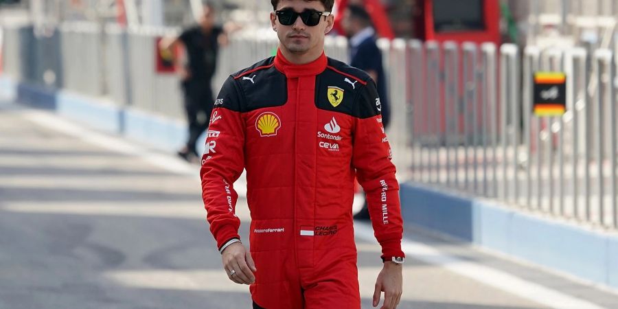 Charles Leclerc aus Monaco vom Team Ferrari im Fahrerlager.