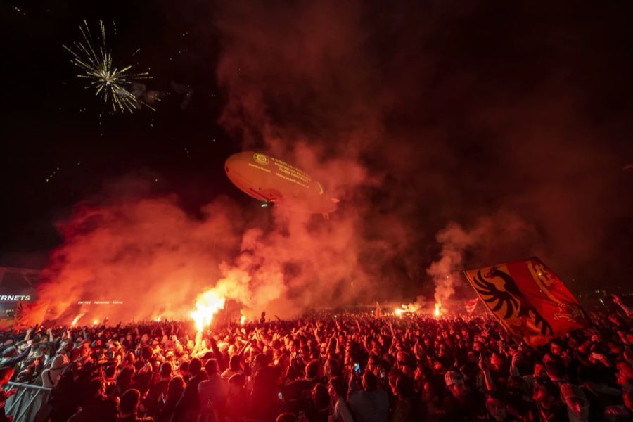 Die Freude bei den Fans von Servette kennt keine Grenzen.