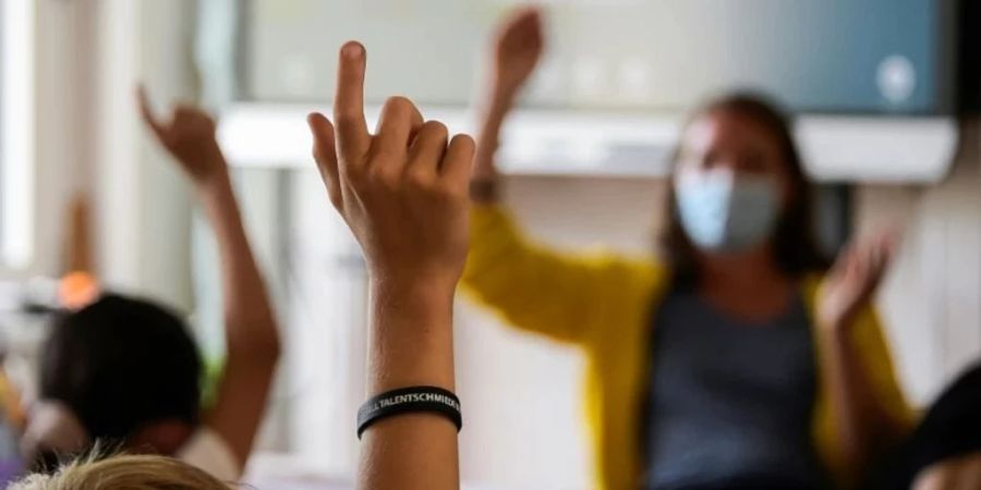 Das Bildungsministerium von Schleswig-Holstein stellte in Überprüfungen fest, dass regelmässig nur die Hälfte der Schüler anwesend waren. (Symbolbild)