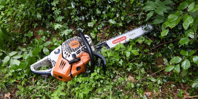 Junger Rumäne - Rumäne wird bei Arbeiten mit Motorsäge in Arbedo TI schwer verletzt