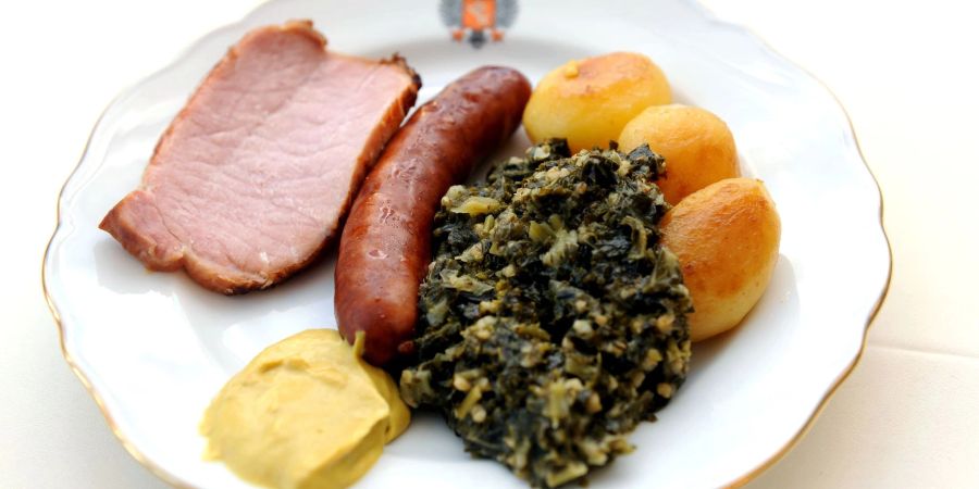 Kasseler als Teil eines deftigen Gerichts - das mögen so einige gerne. Auf den Grill oder in die Pfanne sollte man es aber nicht legen.