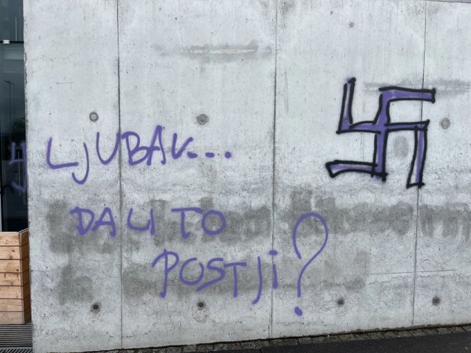 Die Polizie geht von Jugendlichen Tätern aus. sachschaden