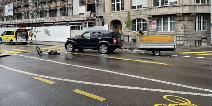 St.Gallen - Autofahrer übersieht E-Bike-Fahrer