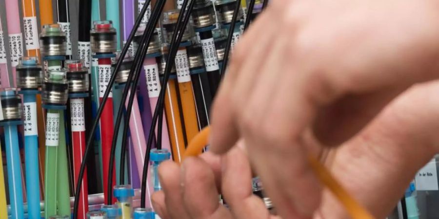 Das WEF beurteilt bei der Wettbewerbsfähigkeit mehr als 100 Indikatoren, etwa aus den Bereichen Finanzsystem, Infrastruktur, Bildung oder Arbeitsmarktbedingungen. Es berücksichtigt Daten ebenso wie Umfragen unter Unternehmern. Foto: Klaus-Dietmar Gabbert/zb/dpa