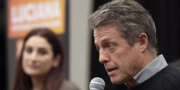 Hugh Grant (r.) bei einer Wahlveranstaltung, auf der er Luciana Berger von den Liberaldemokraten begleitet. Foto: David Mirzoeff/PA Wire/dpa hugh grant