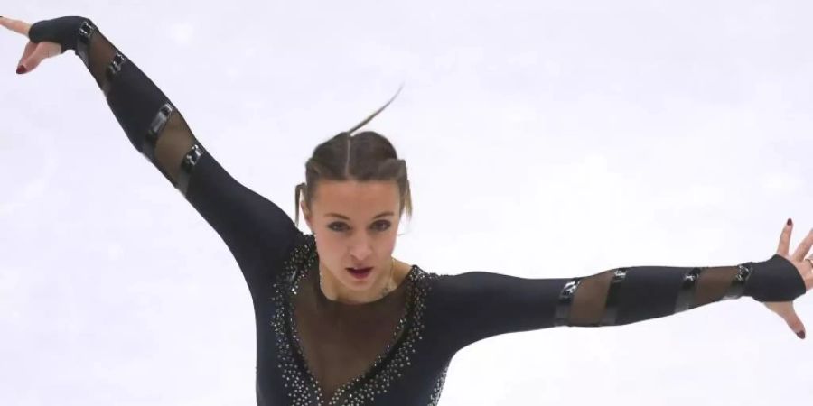 Nicole Schott zeigt in Oberstdorf ihr Kurzprogramm. Foto: Karl-Josef Hildenbrand/dpa