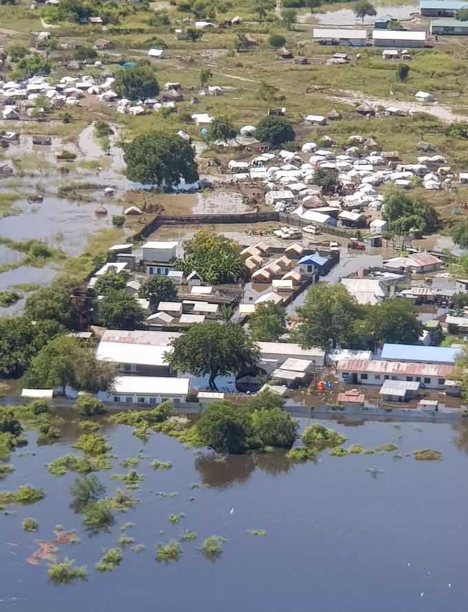 Ganze Dörfer sind im Südsudan überschwemmt. südsudan überschwemmungen